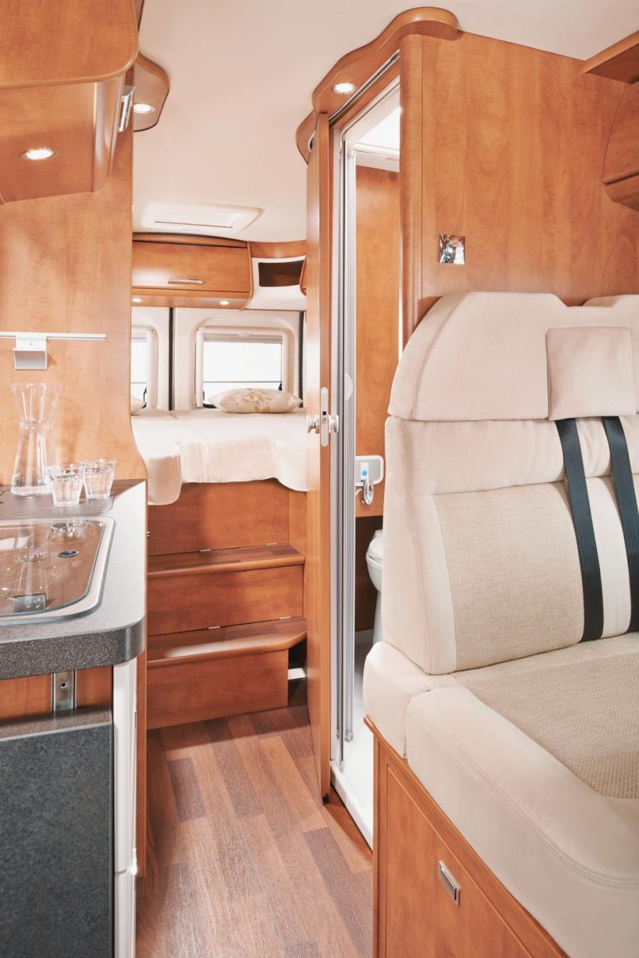 Интерьер Malibu Van 2014 года  (фото 4 из 19)